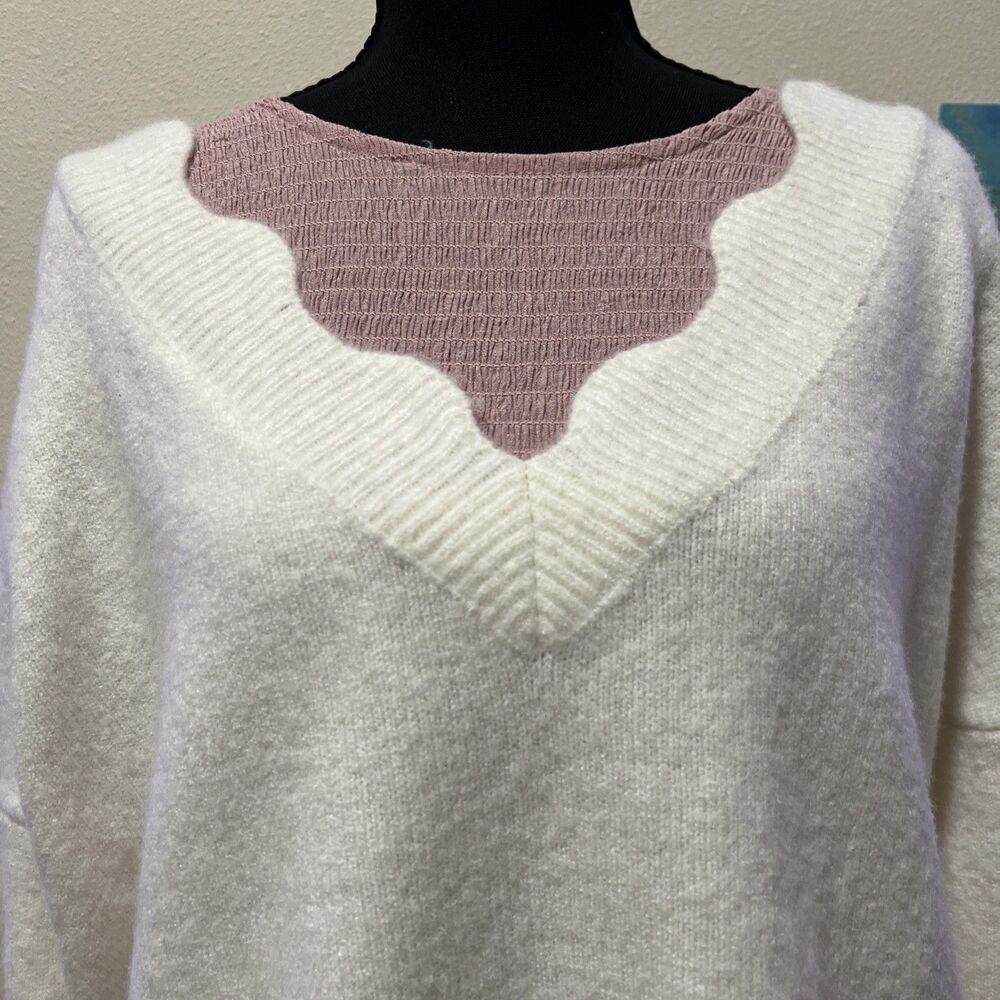 ee: some women's scallop edge sweater in white, size m/l, dainty softgirl - Picture 1 of 8